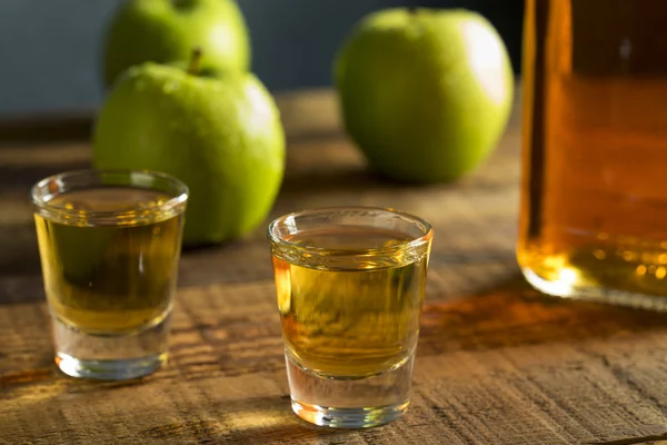 Whisky Bourbon con sabor a manzana alcohólica — Foto de Stock