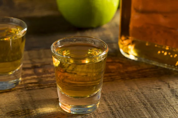 Alcoholic Apple Flavored Bourbon Whiskey — Stock Photo, Image