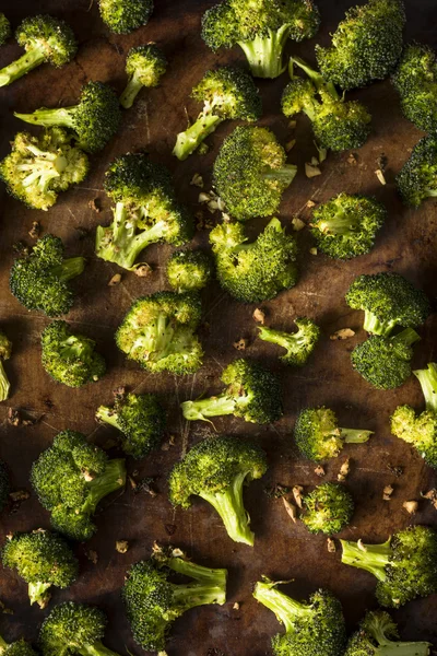 Organické zelený pečené růžičky brokolice — Stock fotografie