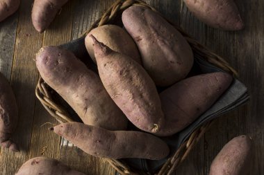 Ham organik mor tatlı patates