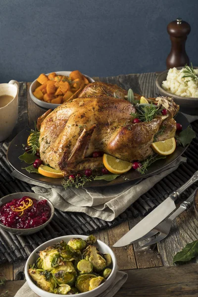Hemmagjord Thanksgiving kalkon middag — Stockfoto