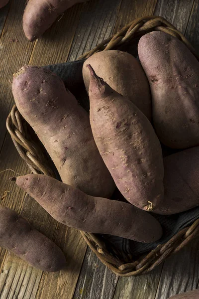 Raw Organic Purple Sweet Potatoes — Stock Photo, Image