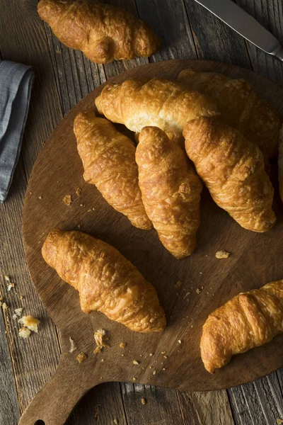 Bio hausgemachte Frühstückscroissants — Stockfoto