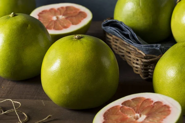 Cítricos verdes crudos Fruta cítrica ecológica — Foto de Stock