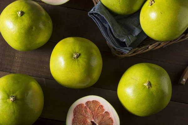 Cítricos verdes crudos Fruta cítrica ecológica — Foto de Stock