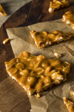 Ev yapımı tatil Yerfıstığı şekeri