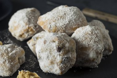 Ev yapımı Noel Stollen keki ısırıkları