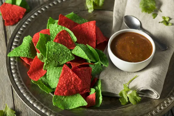 Festive Christmas Green and Red Tortilla Chips — Stock Photo, Image