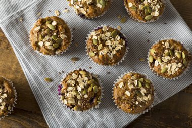 Sağlıklı organik tohum ve Blueberry Muffins