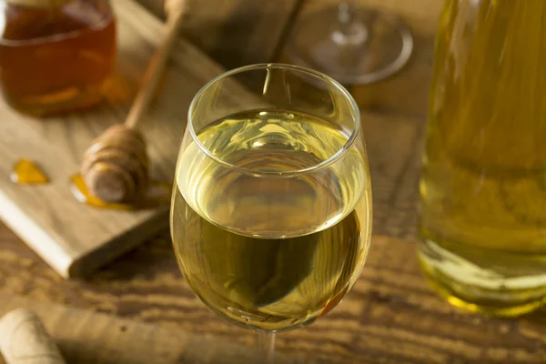 Sweet Yellow Honey Wine Meade — Stock Photo, Image