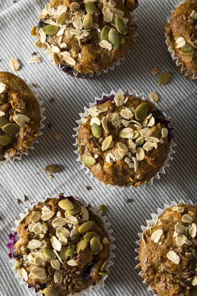 Muffins saludables de semillas orgánicas y arándanos — Foto de Stock