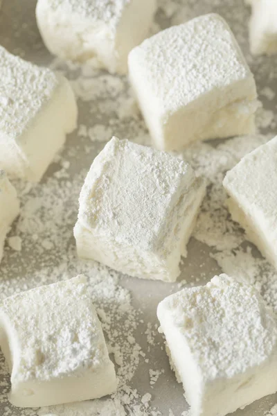 Marshmallows carrés doux faits maison — Photo