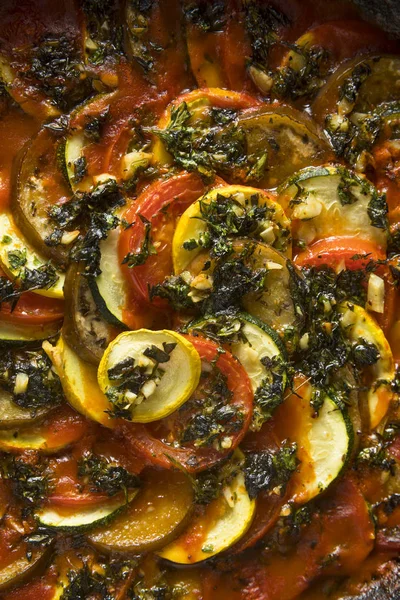 Ratatoulle caseiro com berinjela e tomate — Fotografia de Stock