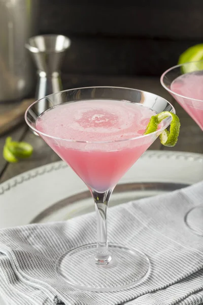 Domácí růžová Vodka kosmopolitní nápoj — Stock fotografie