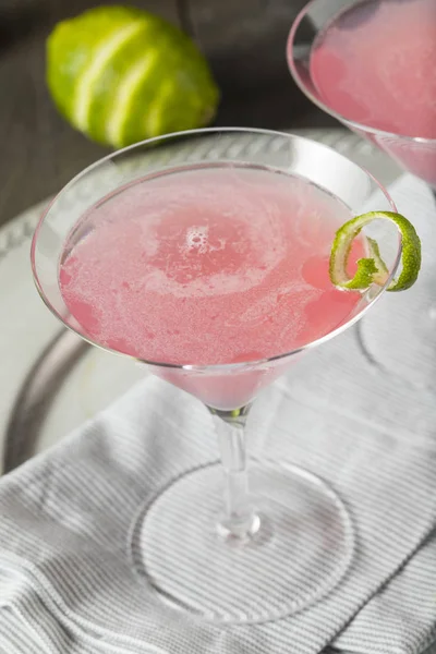 Домашняя розовая водка Cosmopolitan Drink — стоковое фото