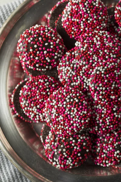 Valentine 's Red and White Chocolate NonPareils — стоковое фото