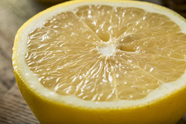 RAW ekologiskt vit grapefrukt — Stockfoto