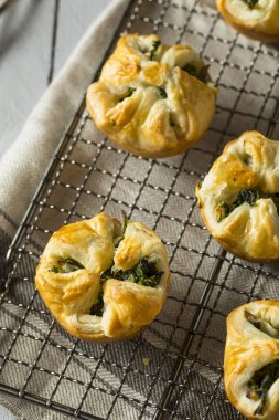 Ev yapımı ıspanaklı Muffin puf