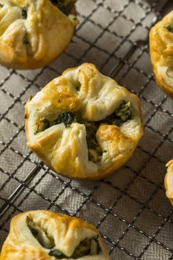 Ev yapımı ıspanaklı Muffin puf