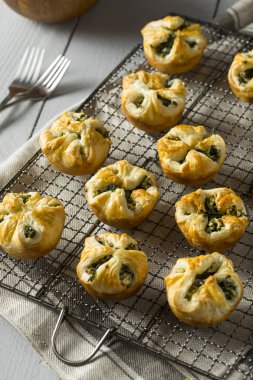 Ev yapımı ıspanaklı Muffin puf