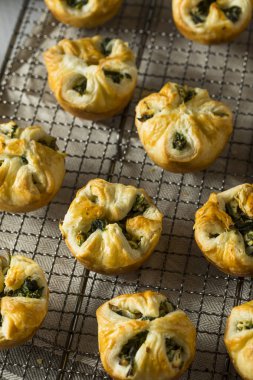 Ev yapımı ıspanaklı Muffin puf