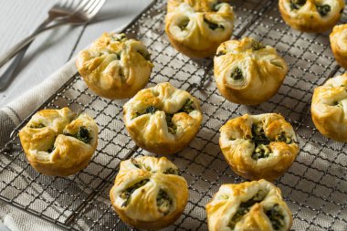 Ev yapımı ıspanaklı Muffin puf