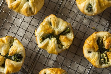 Ev yapımı ıspanaklı Muffin puf