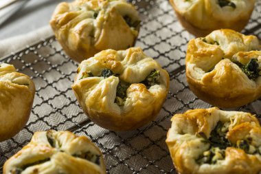 Ev yapımı ıspanaklı Muffin puf