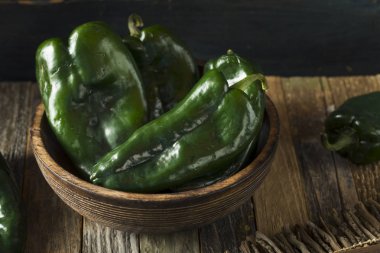 Ham yeşil organik Poblano biber