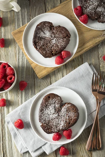 Hausgemachte süße Schokolade Herz Lava Kuchen — Stockfoto