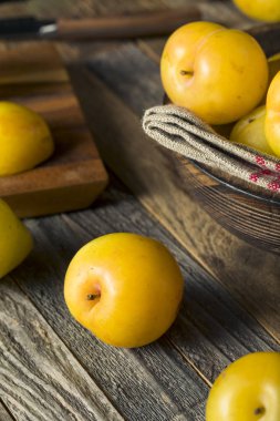 Sağlıklı organik sarı limon Erik