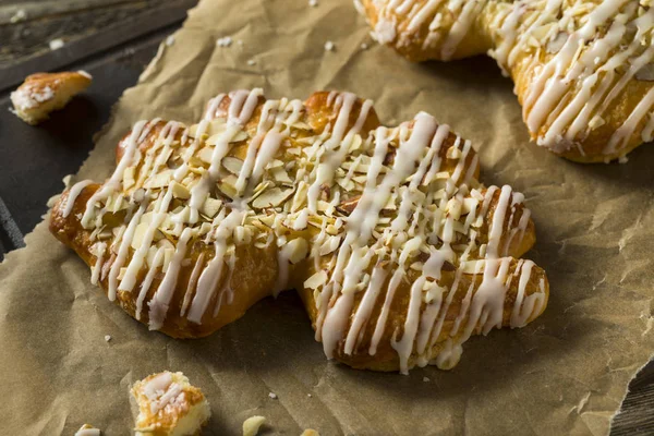 Hemlagad söt frukost Bear Claw bakelse — Stockfoto