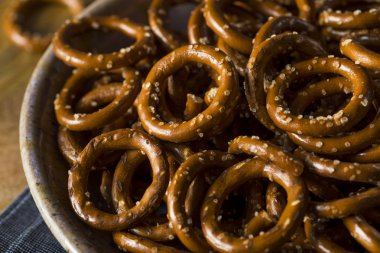 Tuzlu sert yuvarlak çubuk kraker