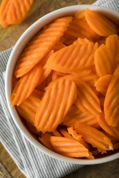 Gesunde Bio-geschnittene Karottenchips — Stockfoto