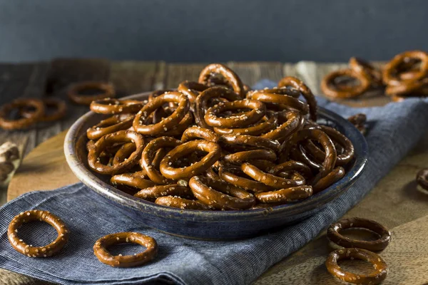 Bretzels ronds durs salés — Photo