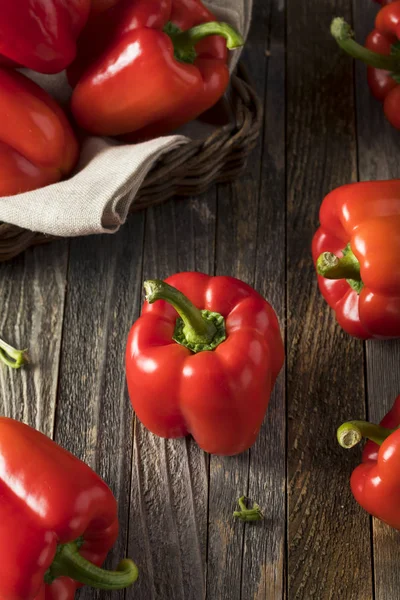 Raw Organic Red Bell Peppers — Stock Photo, Image