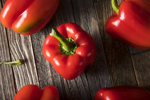 Raw Organic Red Bell Peppers — Stock Photo, Image