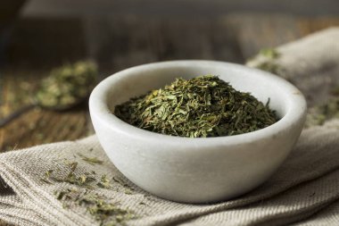 Ham organik kuru tarhun baharatı