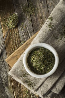 Ham organik kuru tarhun baharatı