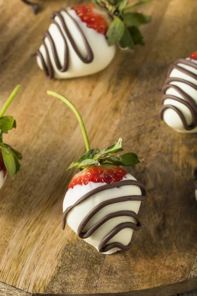 Homemade White Chocolate Covered Strawberries — Stock Photo, Image