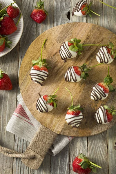 Homemade White Chocolate Covered Strawberries — Stock Photo, Image