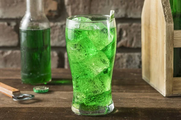 Frissítő zöld Lime szénsavas Pop — Stock Fotó