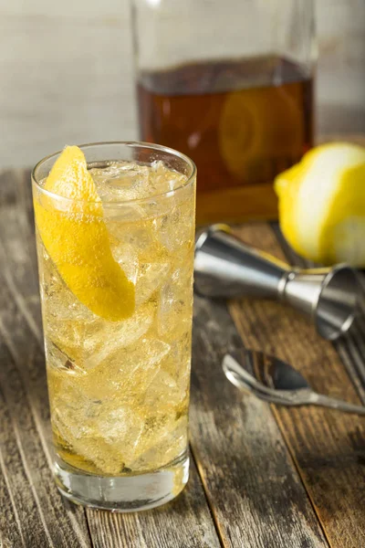 Hemmagjord Whiskey Highball med sodavatten — Stockfoto