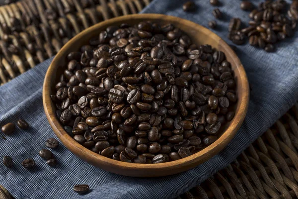 Bio geröstete braune Kaffeebohnen — Stockfoto