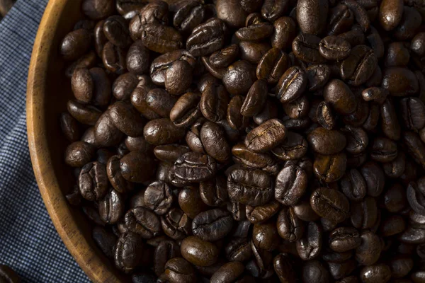 Bio geröstete braune Kaffeebohnen — Stockfoto