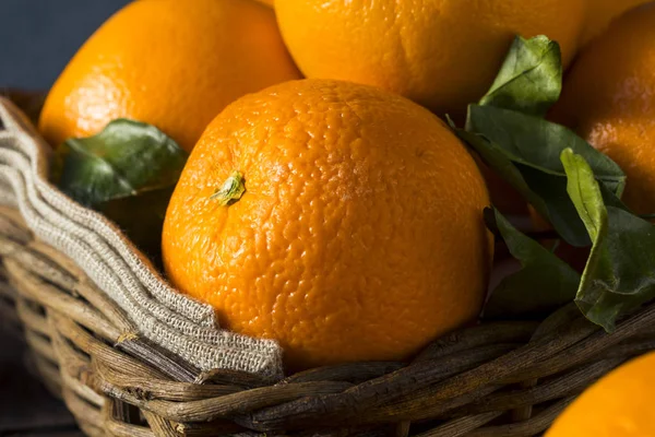 Råa ekologiska Cara apelsiner — Stockfoto
