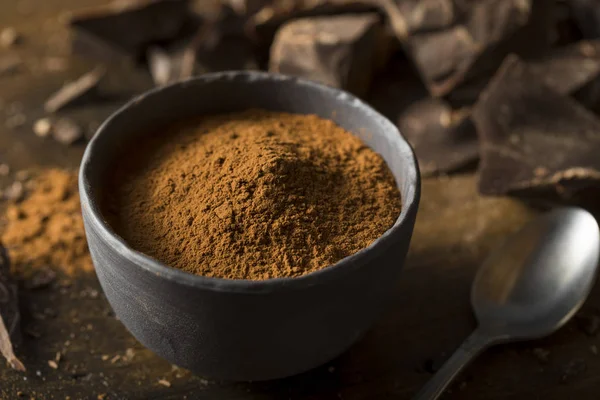 Ham organik koyu çikolata kakao tozu — Stok fotoğraf