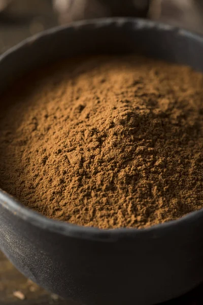 Cioccolato fondente biologico crudo in polvere — Foto Stock