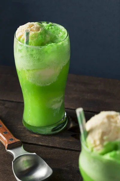 Domowe lody zielonej Soda Float — Zdjęcie stockowe