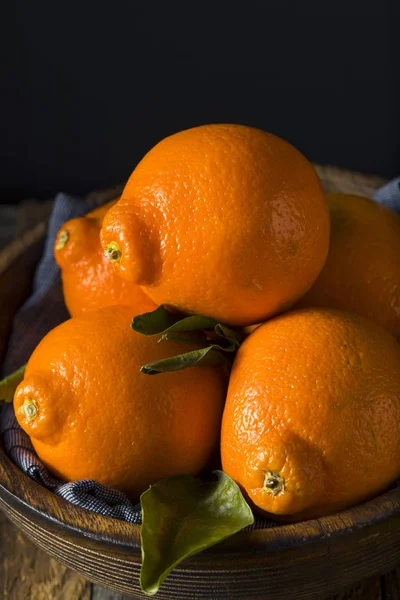 RAW ekologiskt Minnela mandariner — Stockfoto